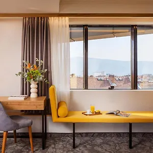 Rosslyn Thracia Hotel